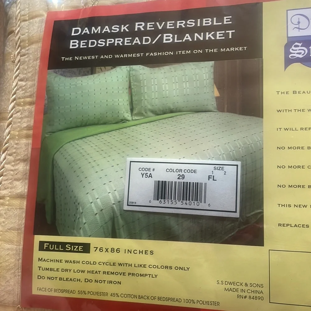 NEW Damask Reversible Bedspread! Full size